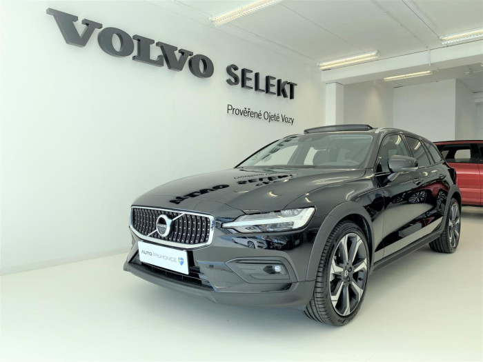 Volvo V60 CROSS COUNTRY D4 AWD PRO na operativní leasing