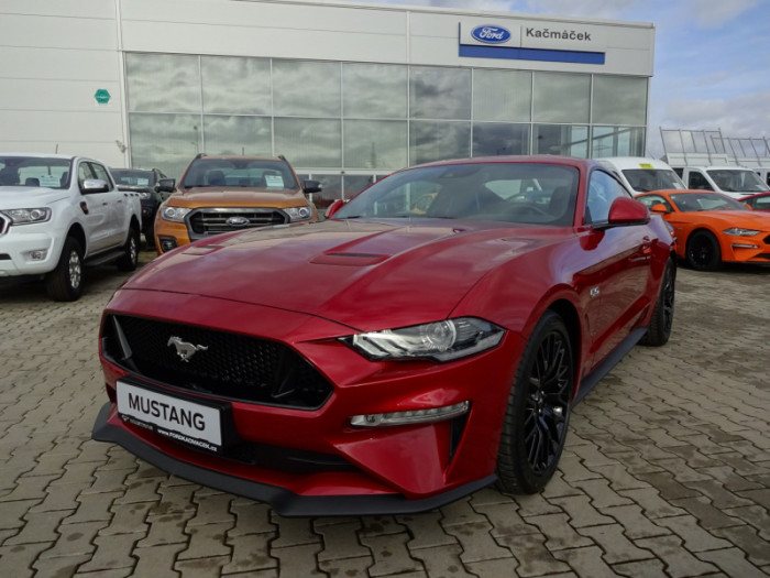 Ford Mustang Fastback 5,0Ti-VCT V8 GT AT na operativní leasing