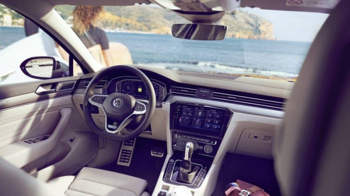 VW Passat Limousine 2.0 TDI Elegance 110 kW na operativní leasing