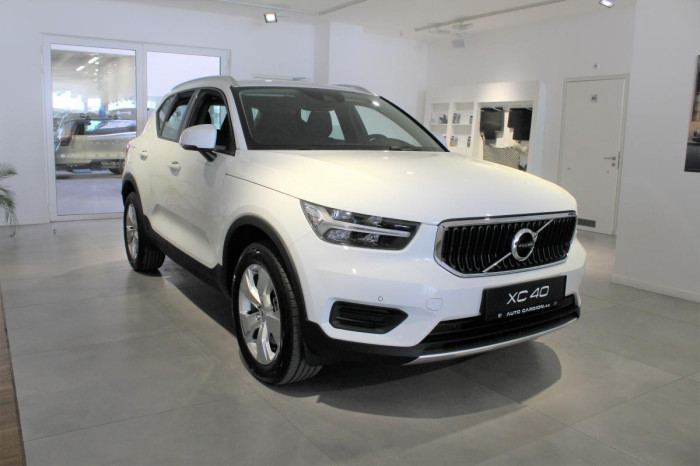 Volvo XC40 T4 FWD AUT MOMENTUM na operativní leasing