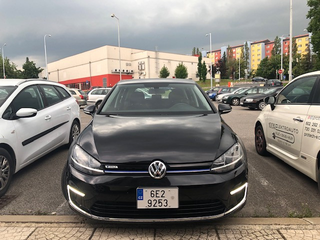 VW GOLF E 100 KW MY 2018 na operativní leasing