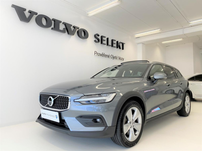 Volvo V60 CC D4 AWD PRO AUT REZERVACE na operativní leasing