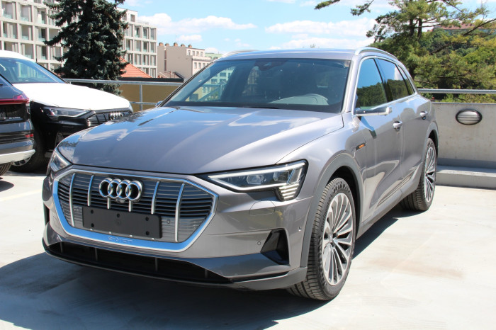 Audi e-tron 55 quattro 265 kW elektro  na operativní leasing