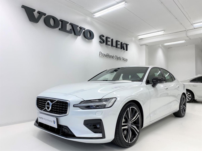 Volvo S60 T5 R-DESIGN AUT REZERVACE na operativní leasing
