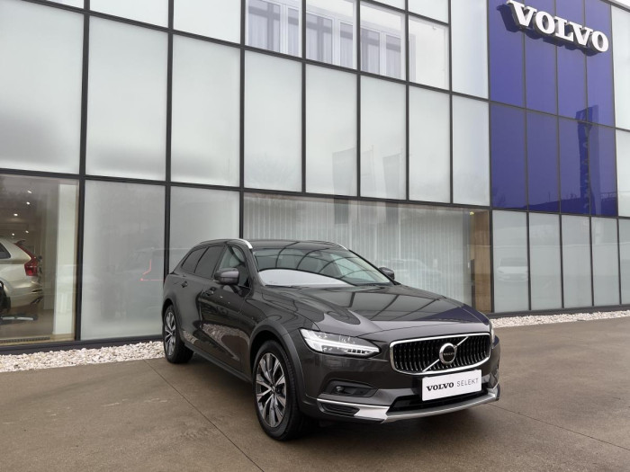 Volvo V90 CROSS COUNTRY B4 AWD AUT 1.maj na operativní leasing